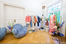 Laden Sie das Bild in den Galerie-Viewer, International Pressday - Prisco Haus