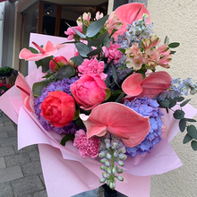 Laden Sie das Bild in den Galerie-Viewer, A bunch of love